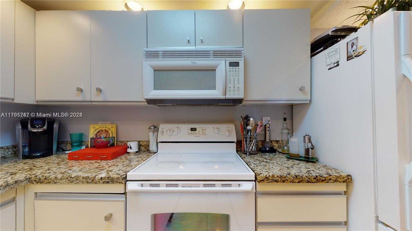 Small Image of 2500 Parkview Dr, Hallandale Beach, FL 33009, USA Number 13