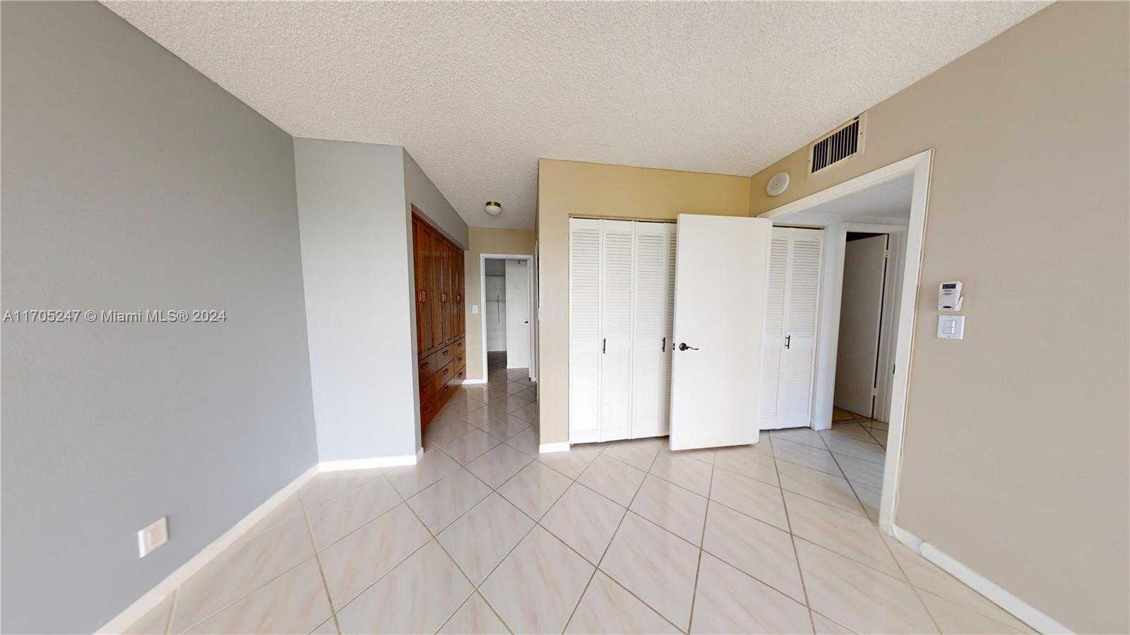 Small Image of 2500 Parkview Dr, Hallandale Beach, FL 33009, USA Number 16