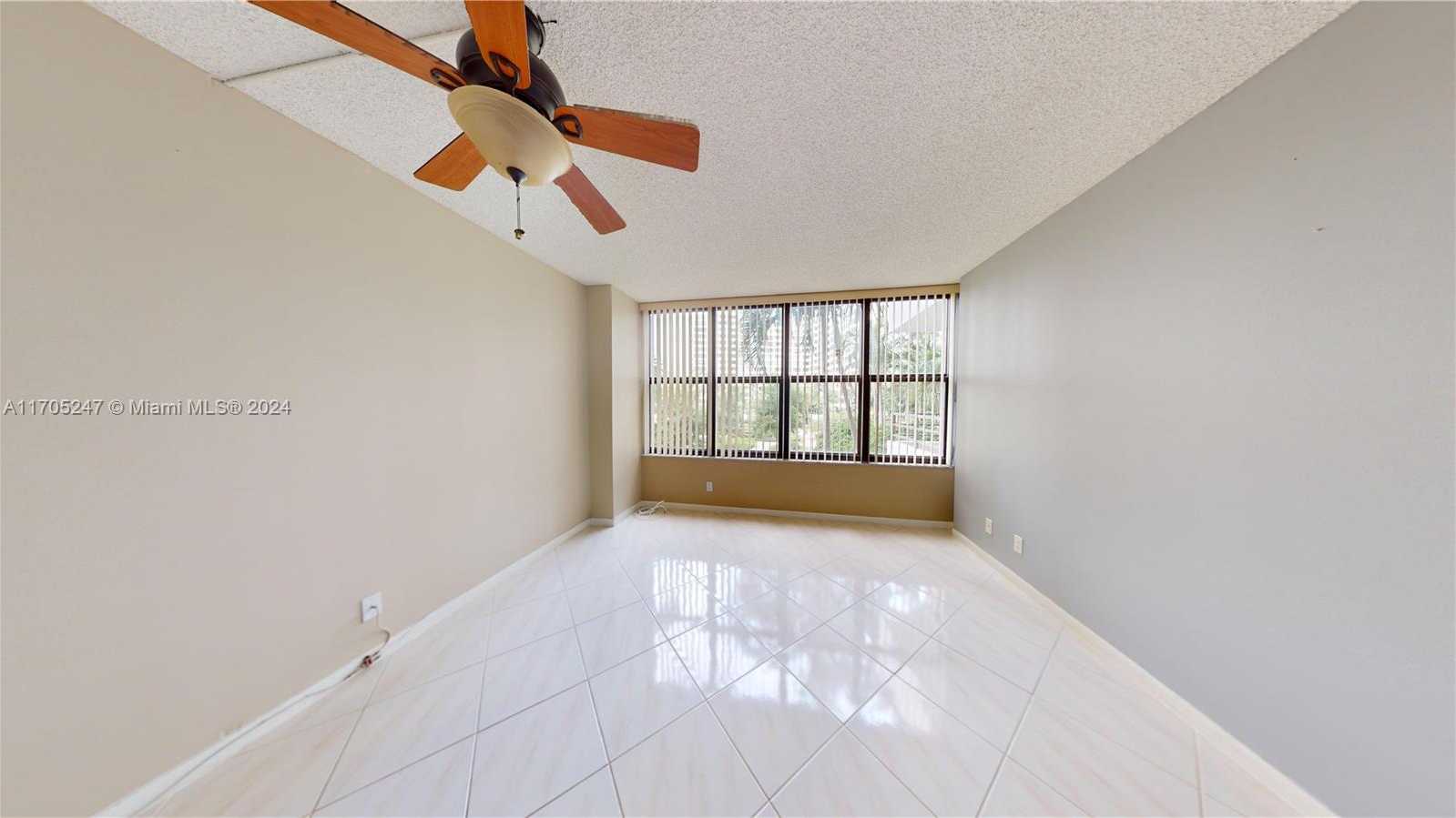Small Image of 2500 Parkview Dr, Hallandale Beach, FL 33009, USA Number 20