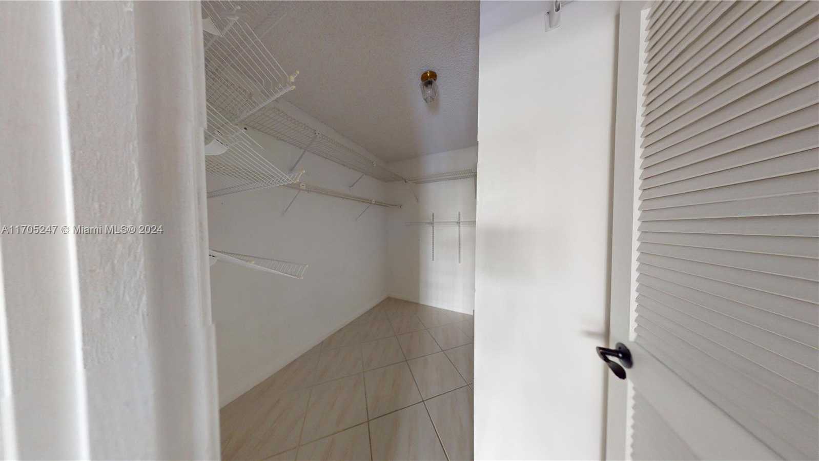 Small Image of 2500 Parkview Dr, Hallandale Beach, FL 33009, USA Number 22