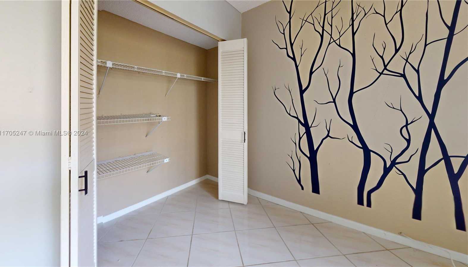 Small Image of 2500 Parkview Dr, Hallandale Beach, FL 33009, USA Number 25