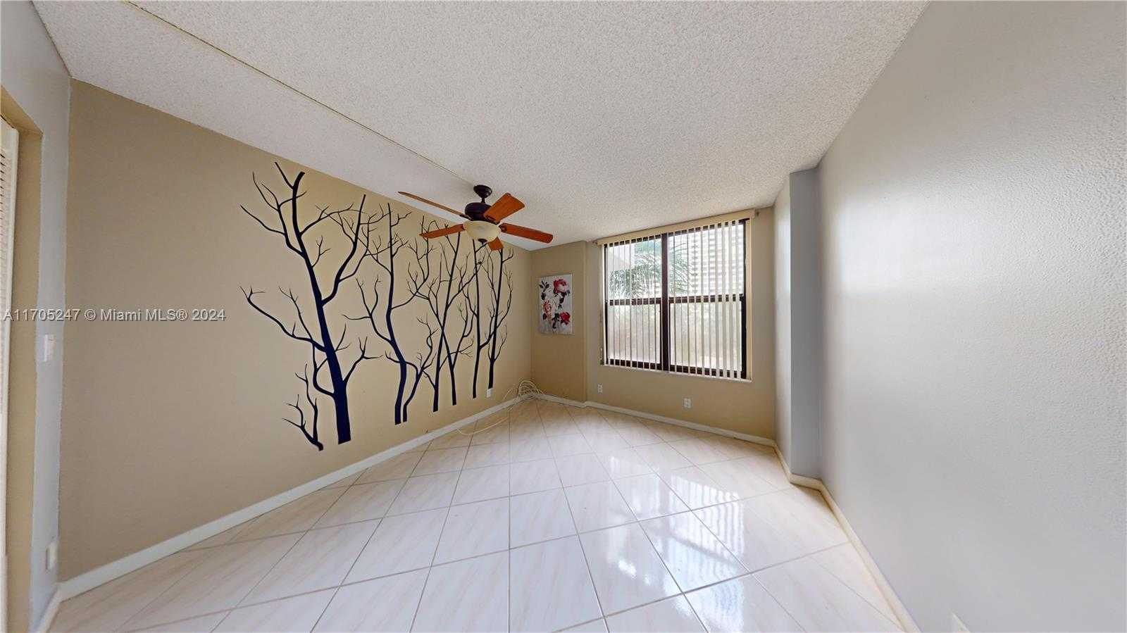 Small Image of 2500 Parkview Dr, Hallandale Beach, FL 33009, USA Number 26