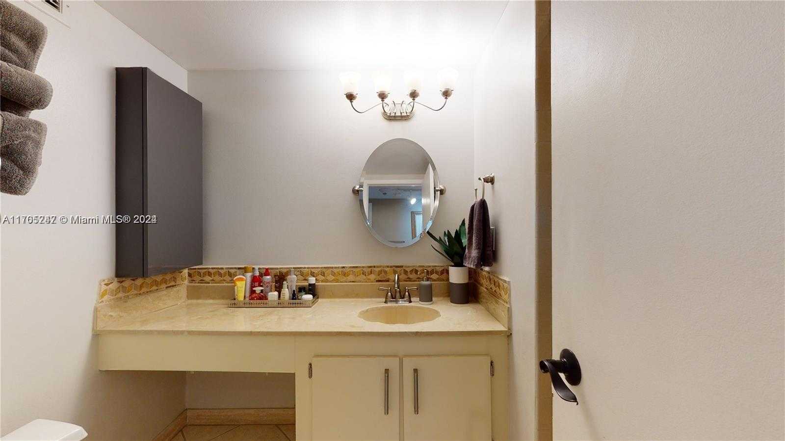 Small Image of 2500 Parkview Dr, Hallandale Beach, FL 33009, USA Number 28