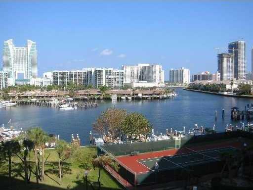 Small Image of 2500 Parkview Dr, Hallandale Beach, FL 33009, USA Number 40