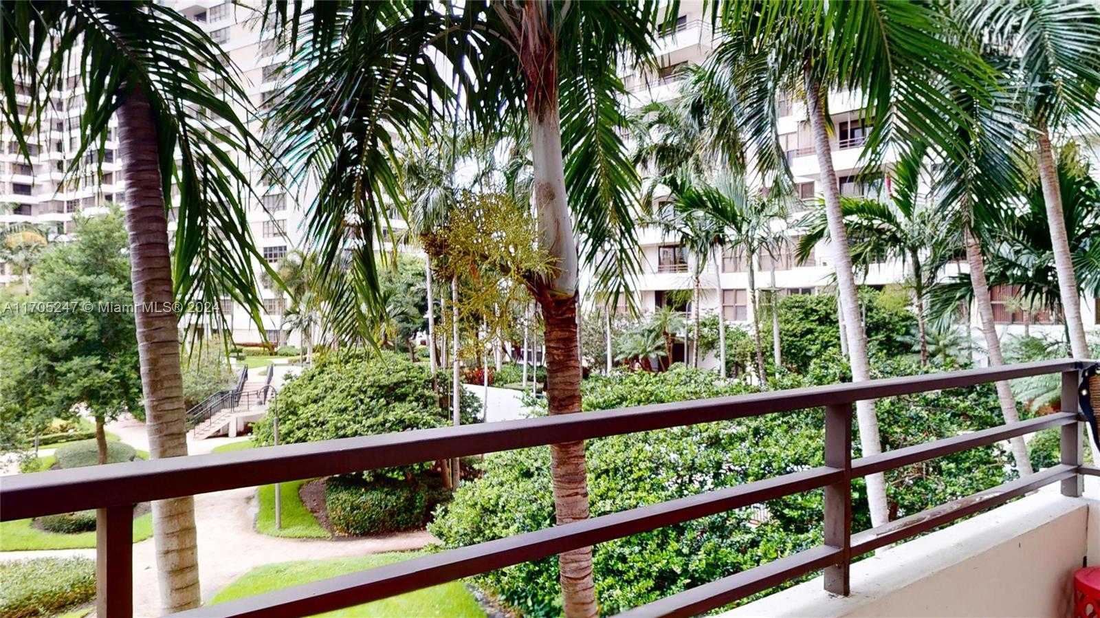 Small Image of 2500 Parkview Dr, Hallandale Beach, FL 33009, USA Number 5