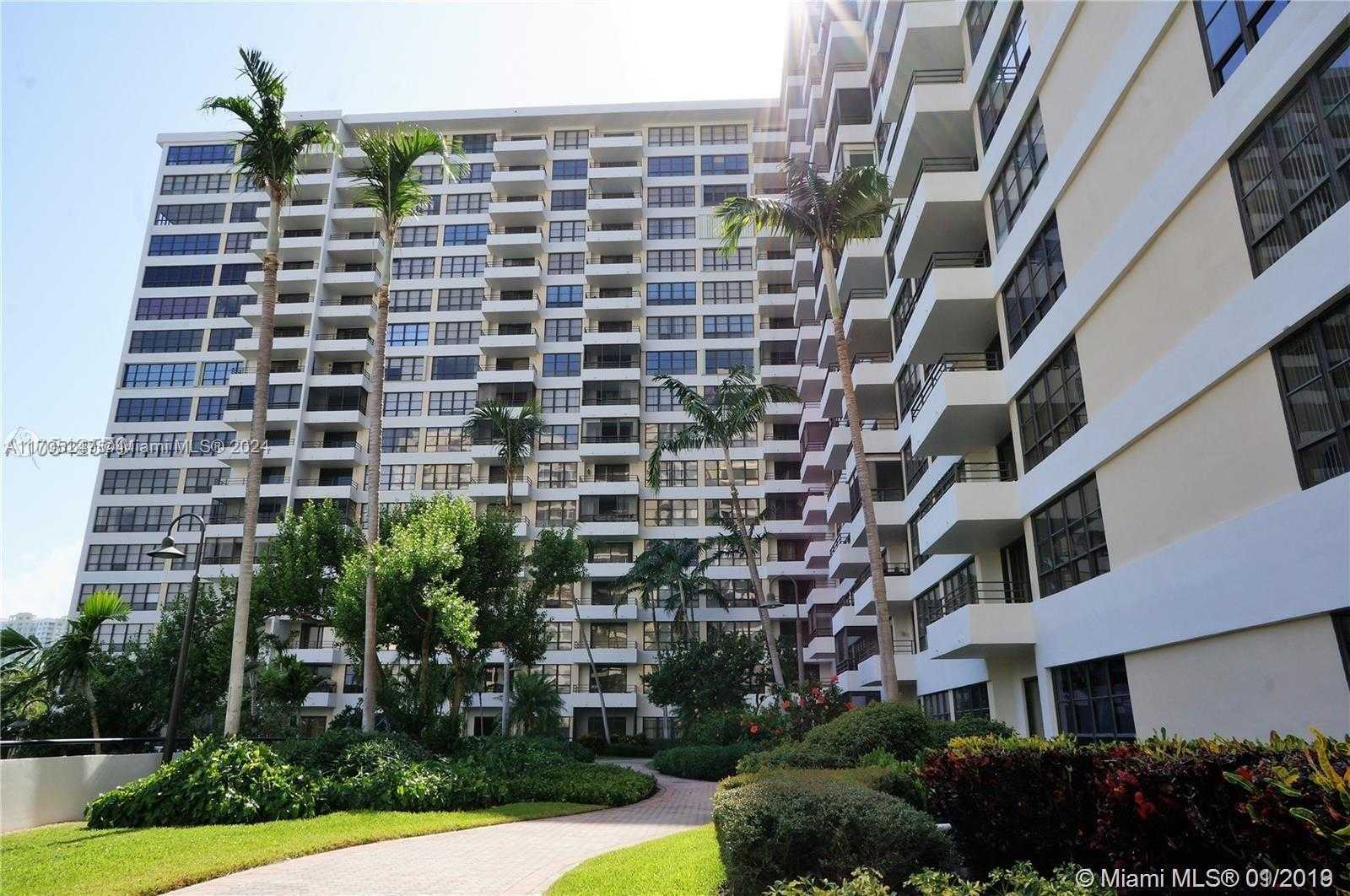 Small Image of 2500 Parkview Dr, Hallandale Beach, FL 33009, USA Number 51