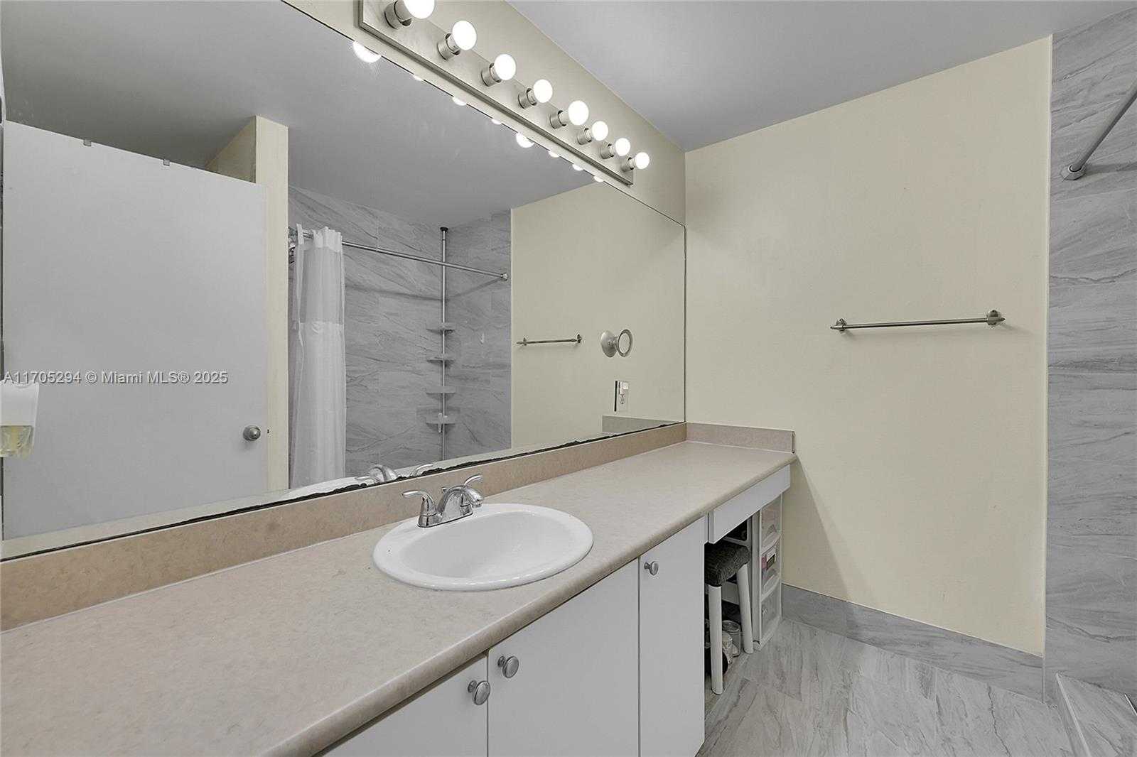 Small Image of 2011 SOUTH WEST 103RD TER, Miramar Number 21