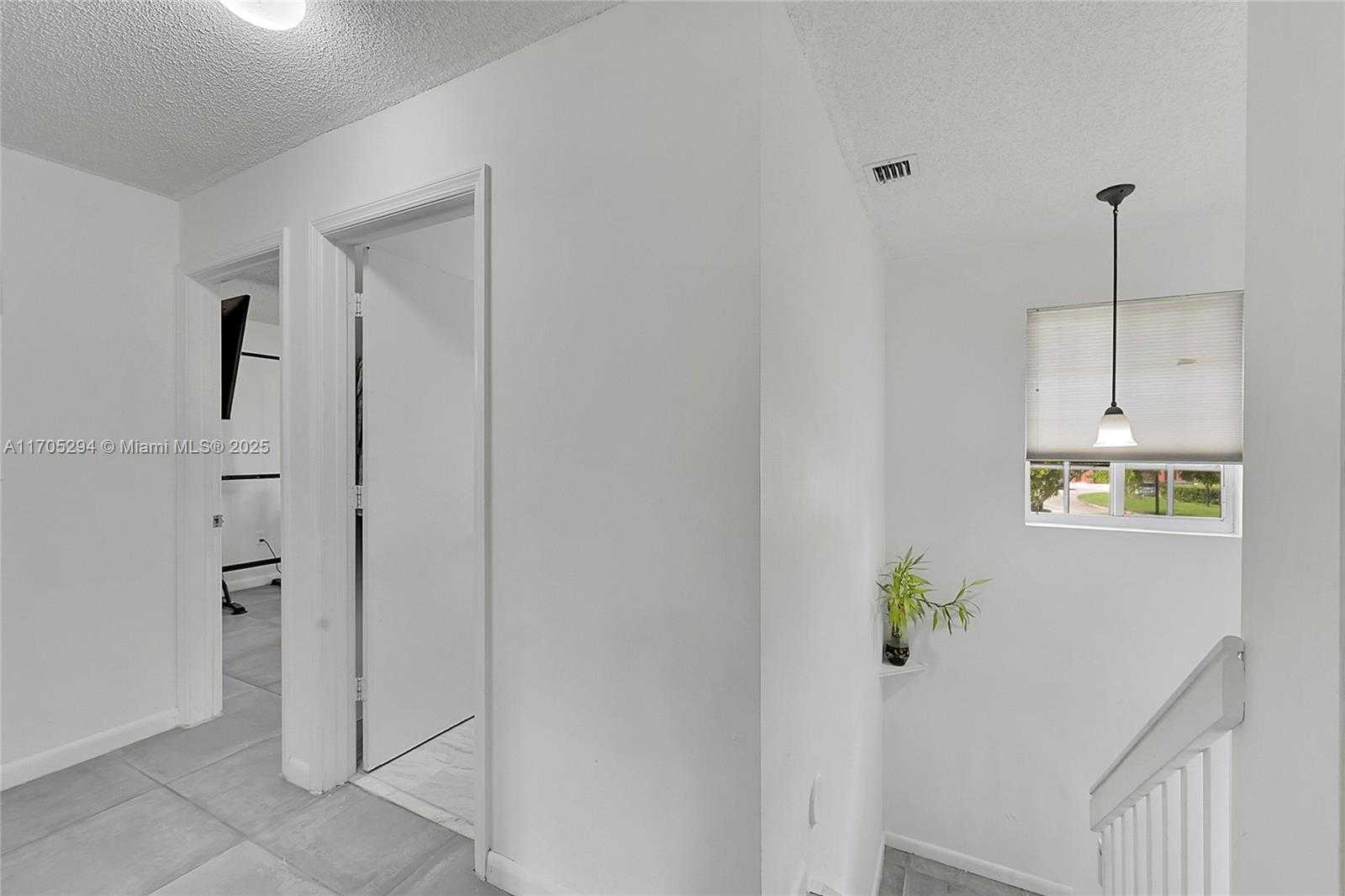 Small Image of 2011 SOUTH WEST 103RD TER, Miramar Number 27