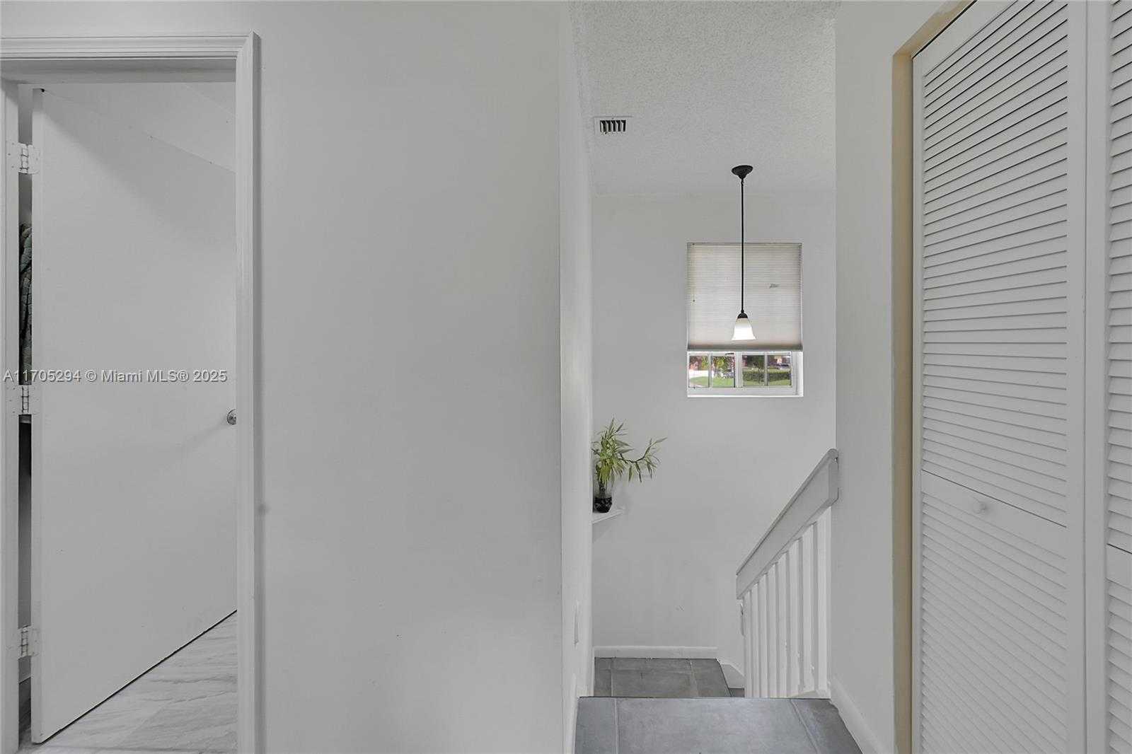Small Image of 2011 SOUTH WEST 103RD TER, Miramar Number 28