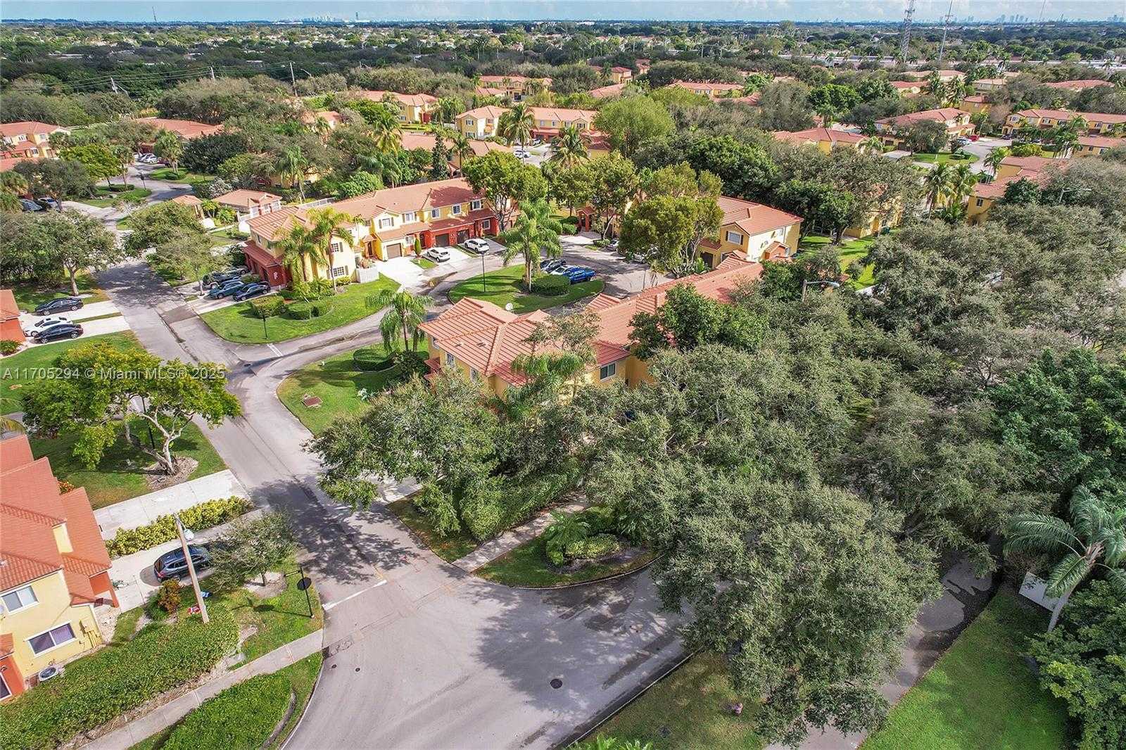 Small Image of 2011 SOUTH WEST 103RD TER, Miramar Number 35
