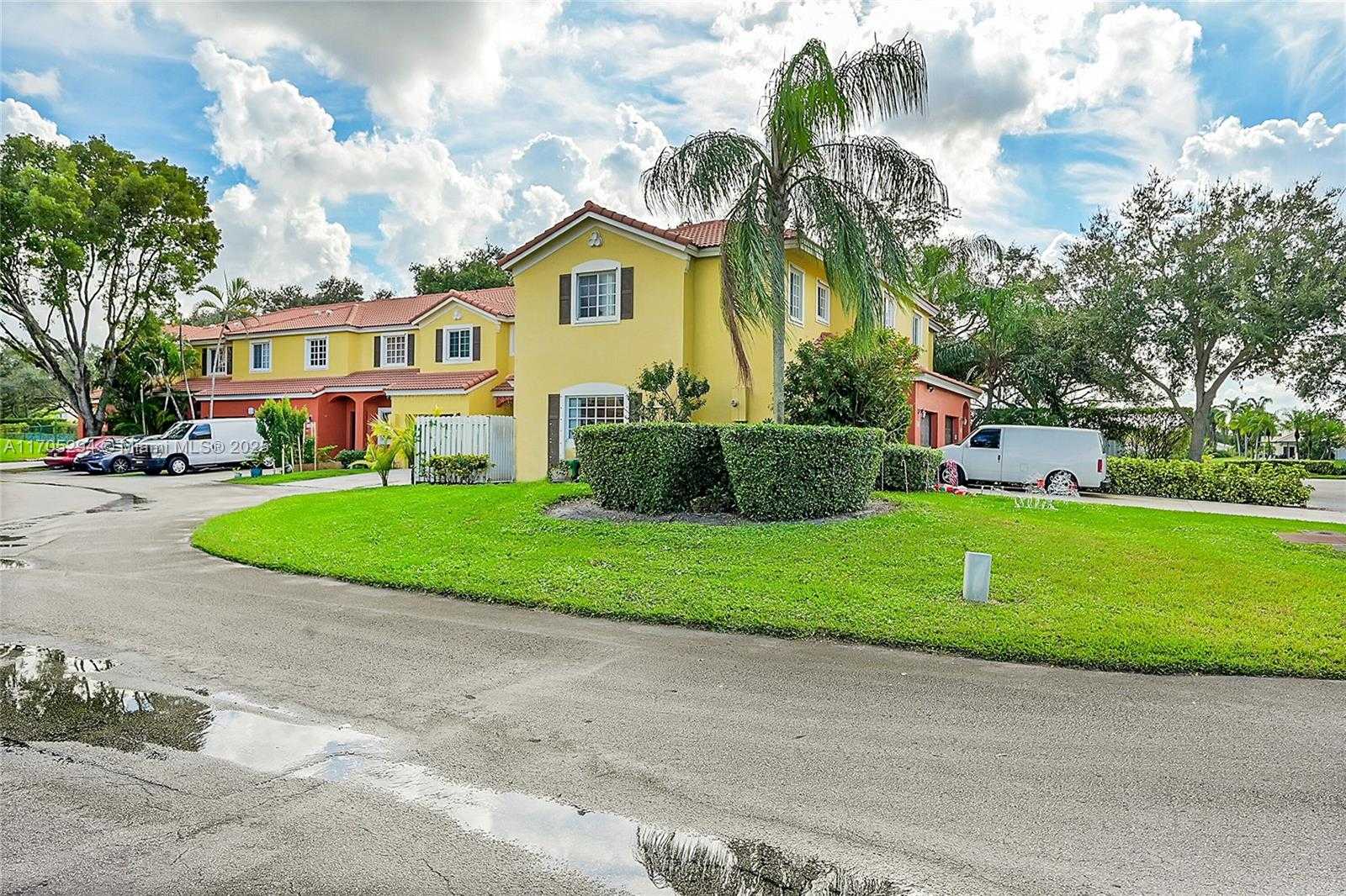 Small Image of 2011 SOUTH WEST 103RD TER, Miramar Number 4