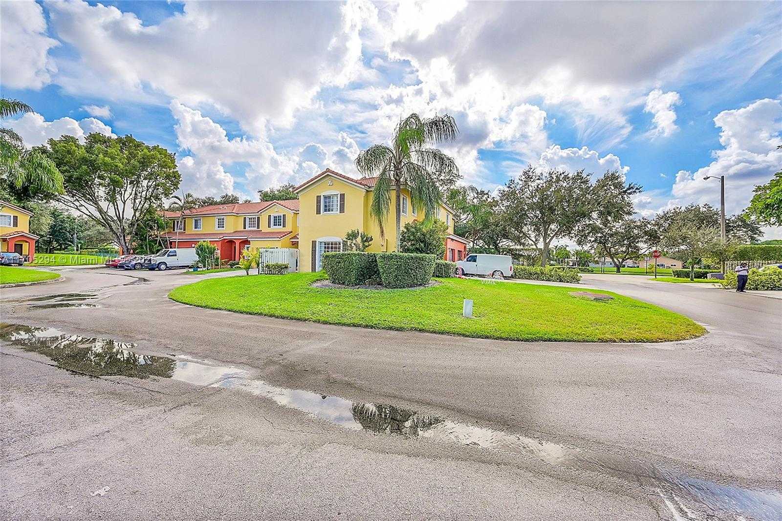 Small Image of 2011 SOUTH WEST 103RD TER, Miramar Number 5