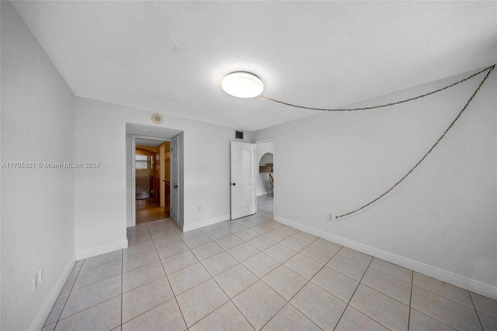 Small Image of 465 OCEAN DR #507, Miami Beach Number 17
