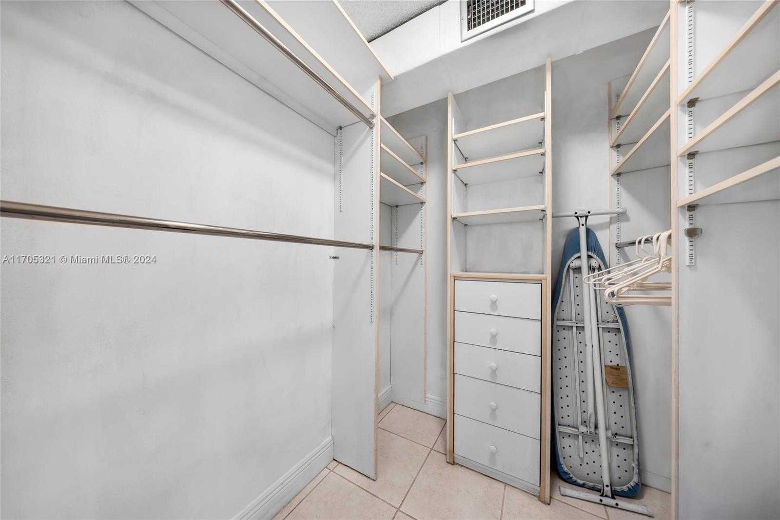 Small Image of 465 OCEAN DR #507, Miami Beach Number 23