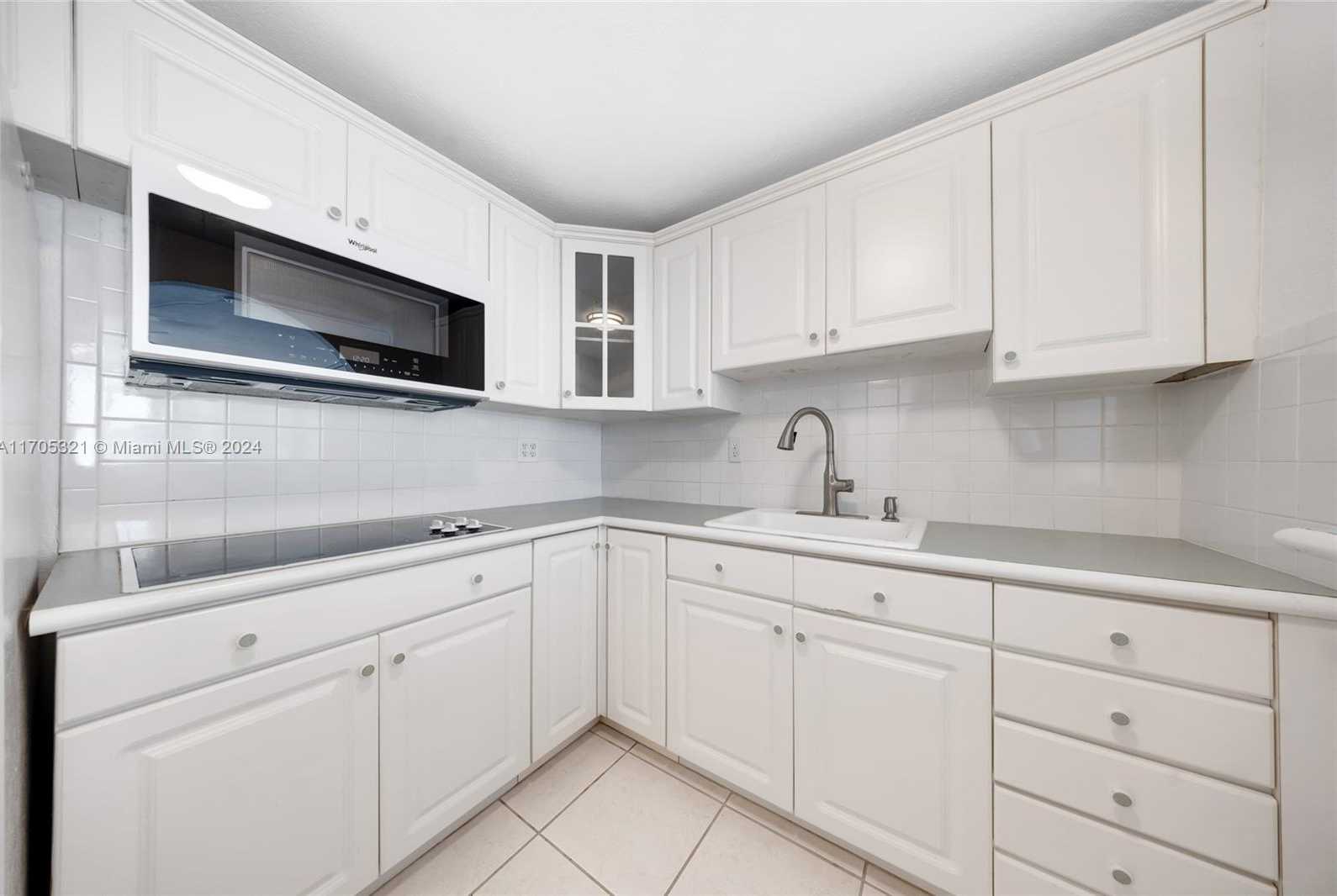 Small Image of 465 OCEAN DR #507, Miami Beach Number 3
