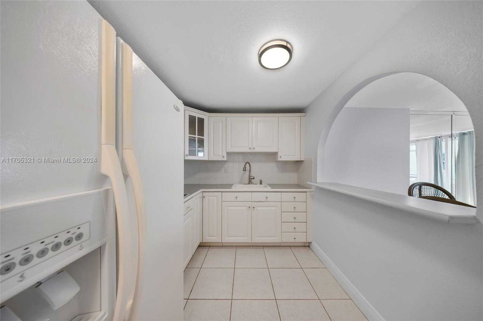 Small Image of 465 OCEAN DR #507, Miami Beach Number 4