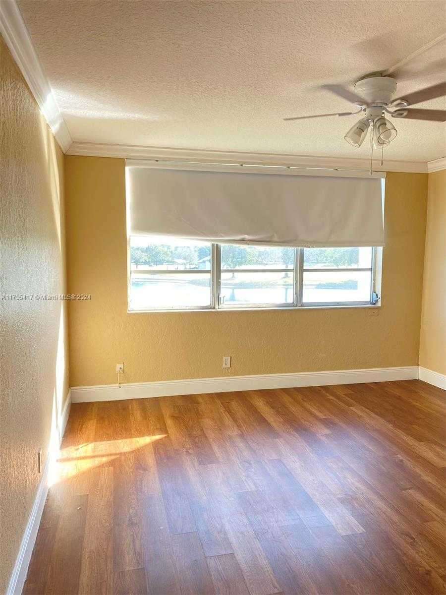 Small Image of 3100 WEST ROLLING HILLS CIR #407, Davie Number 15