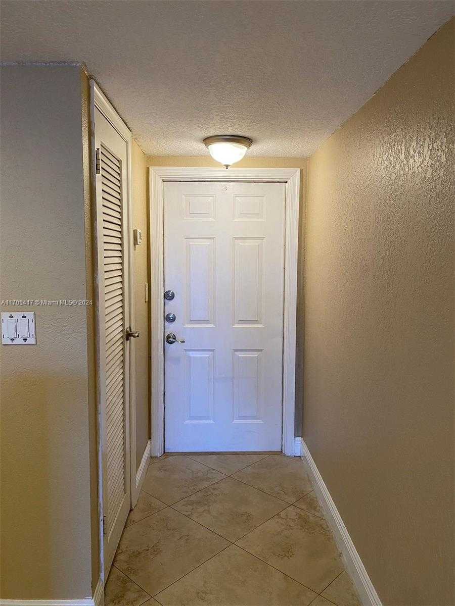Small Image of 3100 WEST ROLLING HILLS CIR #407, Davie Number 4