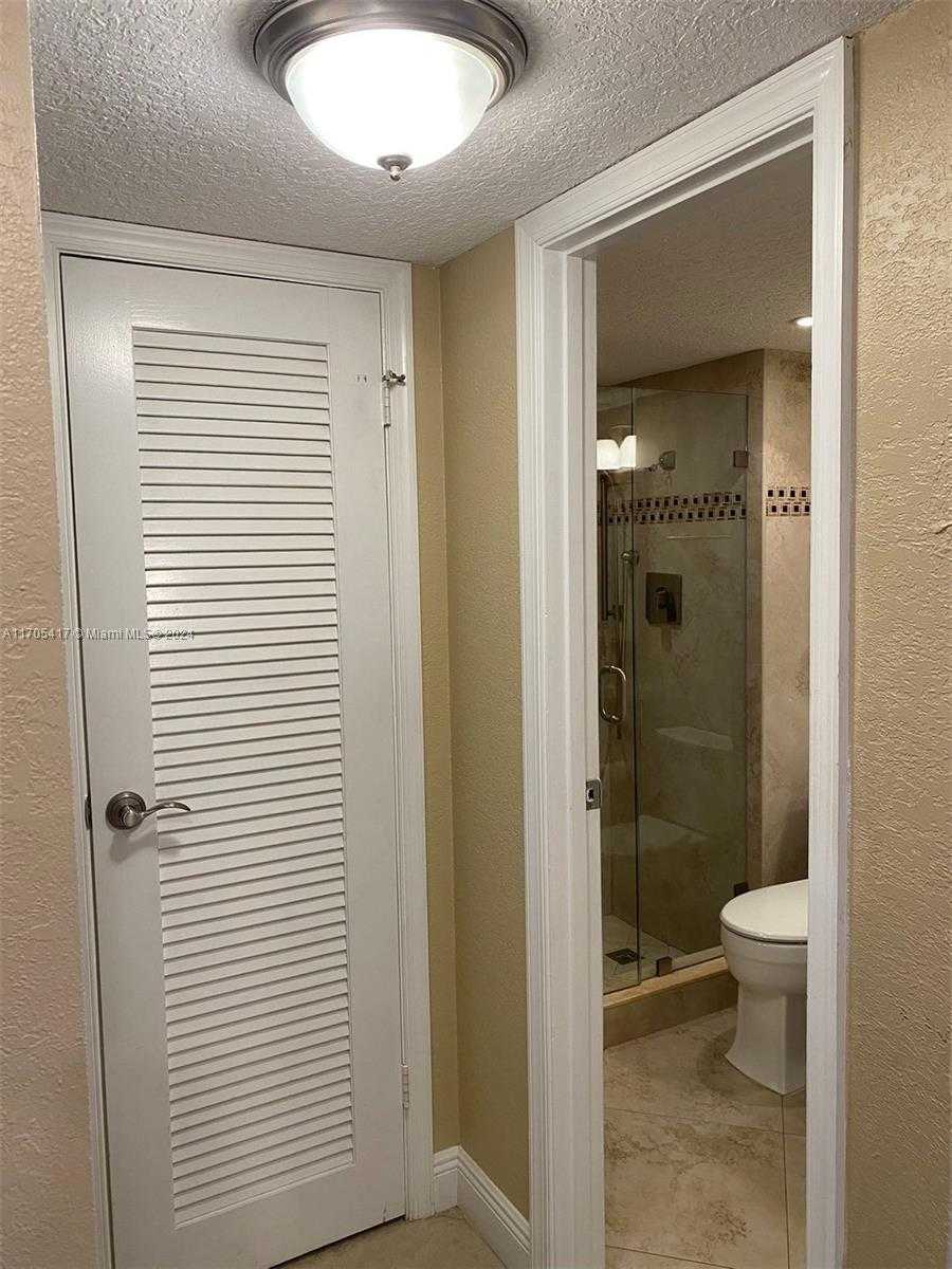Small Image of 3100 WEST ROLLING HILLS CIR #407, Davie Number 5