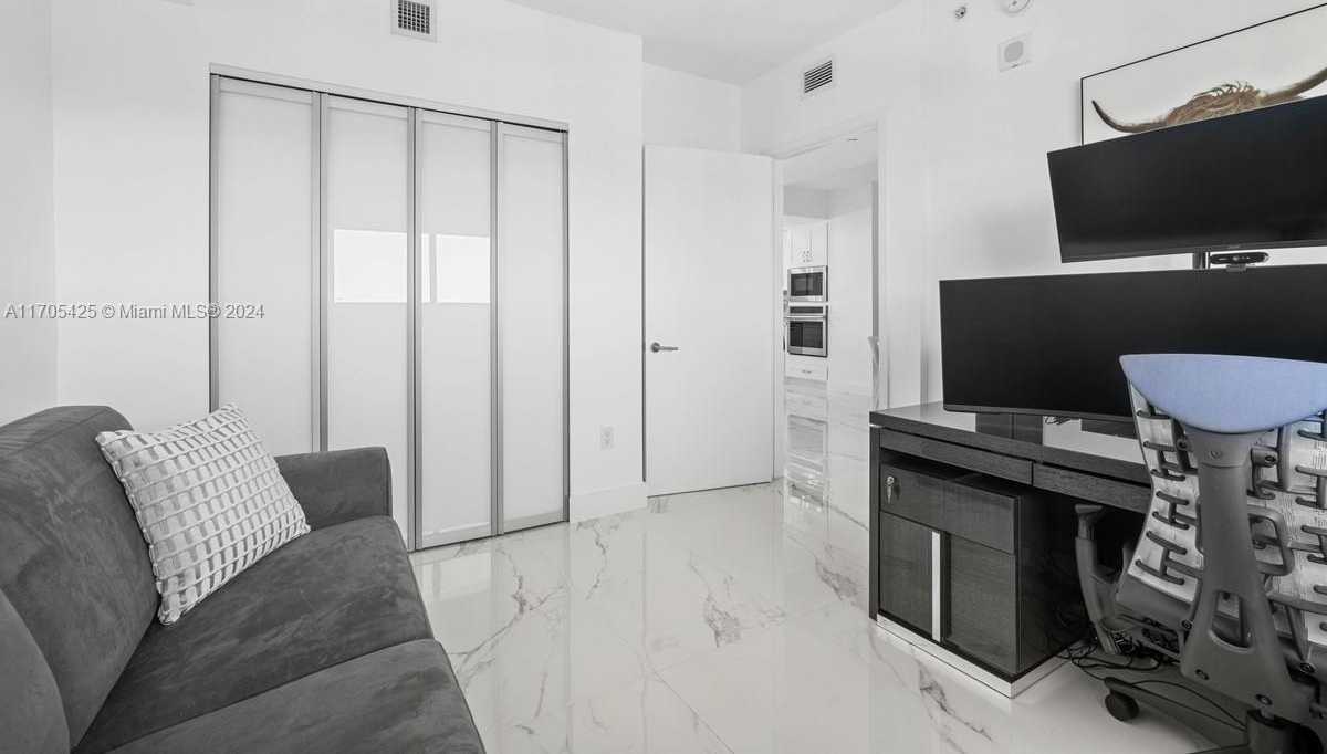 Small Image of 460 NE 28th St, Miami, FL 33137, USA Number 20