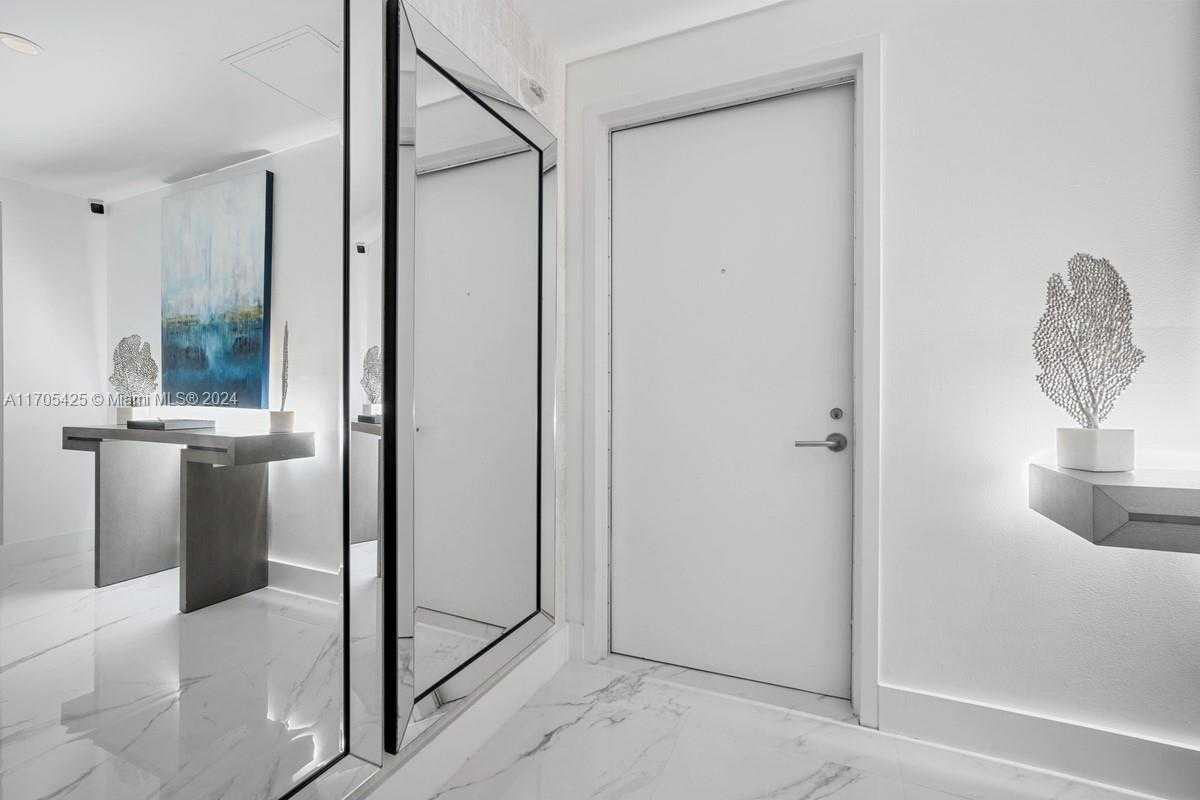 Small Image of 460 NE 28th St, Miami, FL 33137, USA Number 23