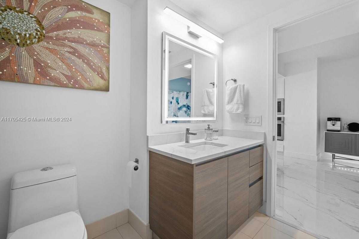 Small Image of 460 NE 28th St, Miami, FL 33137, USA Number 3