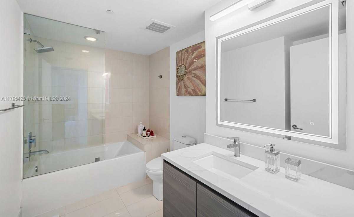 Small Image of 460 NE 28th St, Miami, FL 33137, USA Number 4