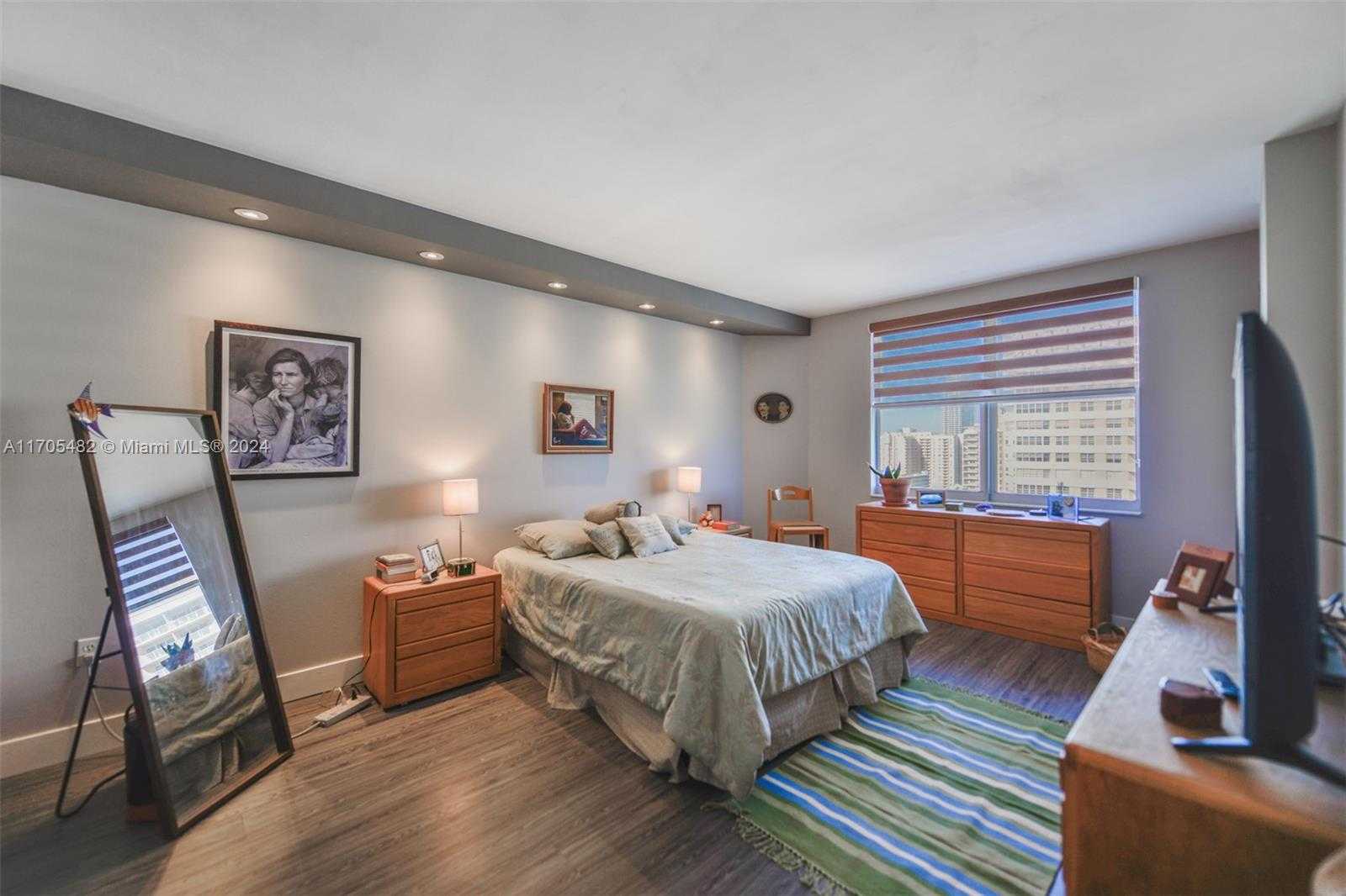 Small Image of 1980 SOUTH OCEAN DR #17F, Hallandale Beach Number 12