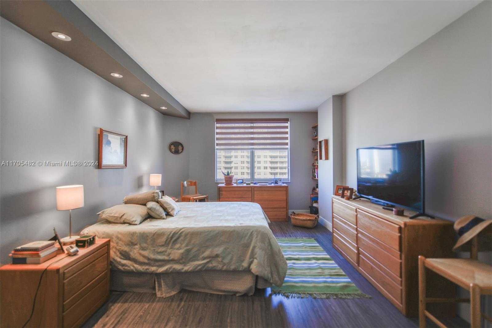 Small Image of 1980 SOUTH OCEAN DR #17F, Hallandale Beach Number 13