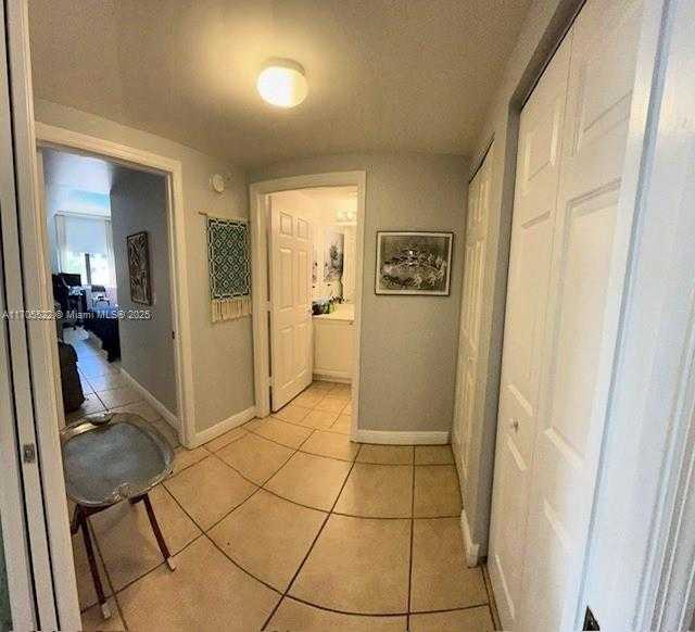 Small Image of 888 SOUTH DOUGLAS RD #915, Coral Gables Number 10