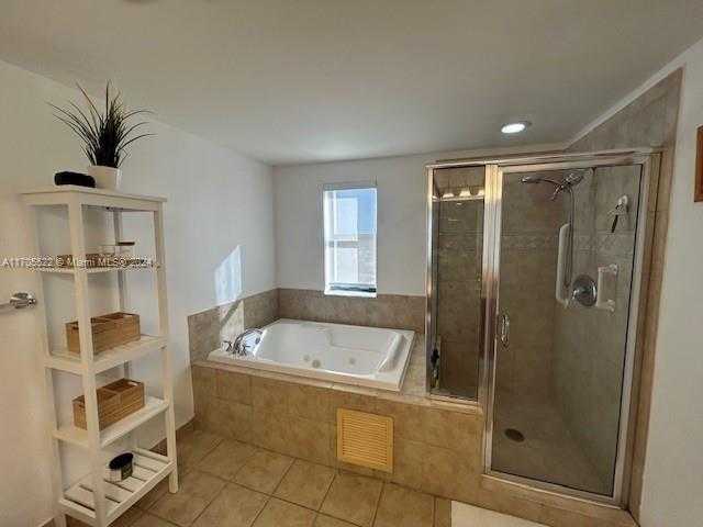 Small Image of 888 SOUTH DOUGLAS RD #915, Coral Gables Number 19