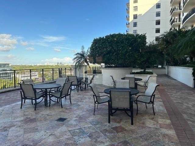 Small Image of 888 SOUTH DOUGLAS RD #915, Coral Gables Number 28
