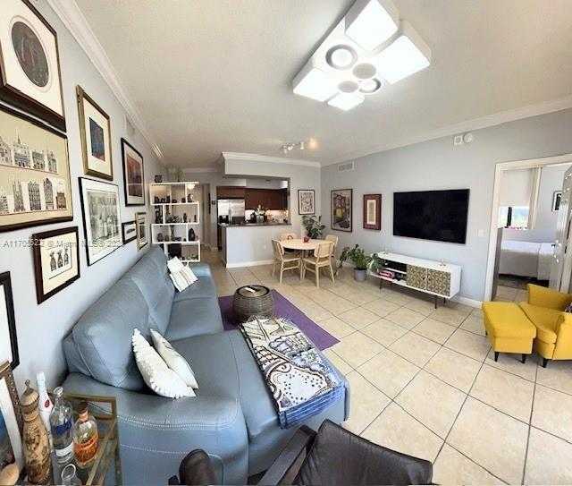 Small Image of 888 SOUTH DOUGLAS RD #915, Coral Gables Number 4