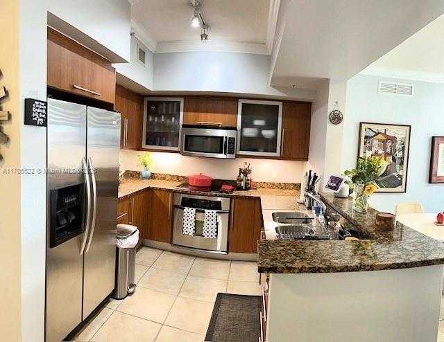 Small Image of 888 SOUTH DOUGLAS RD #915, Coral Gables Number 7