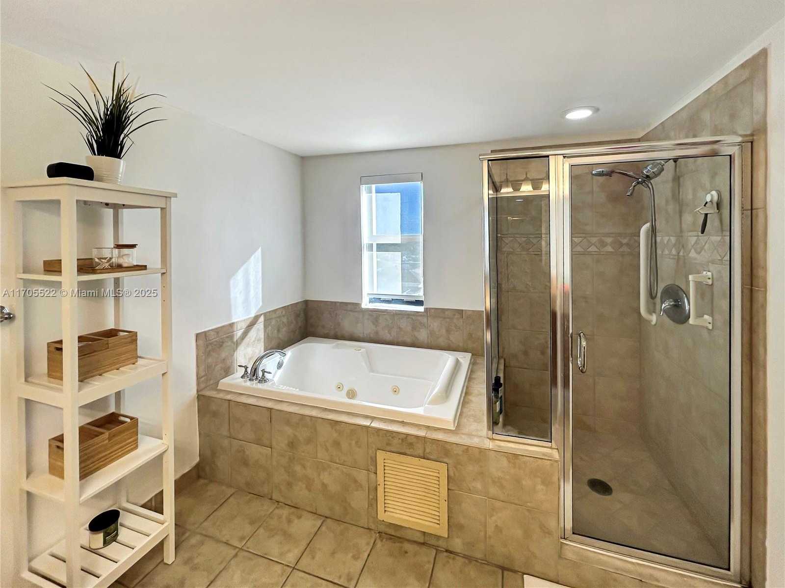 Small Image of 888 SOUTH DOUGLAS RD #915, Coral Gables Number 9
