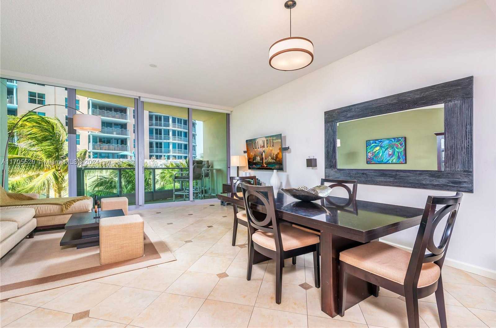 Small Image of 1455 OCEAN DR #510, Miami Beach Number 3