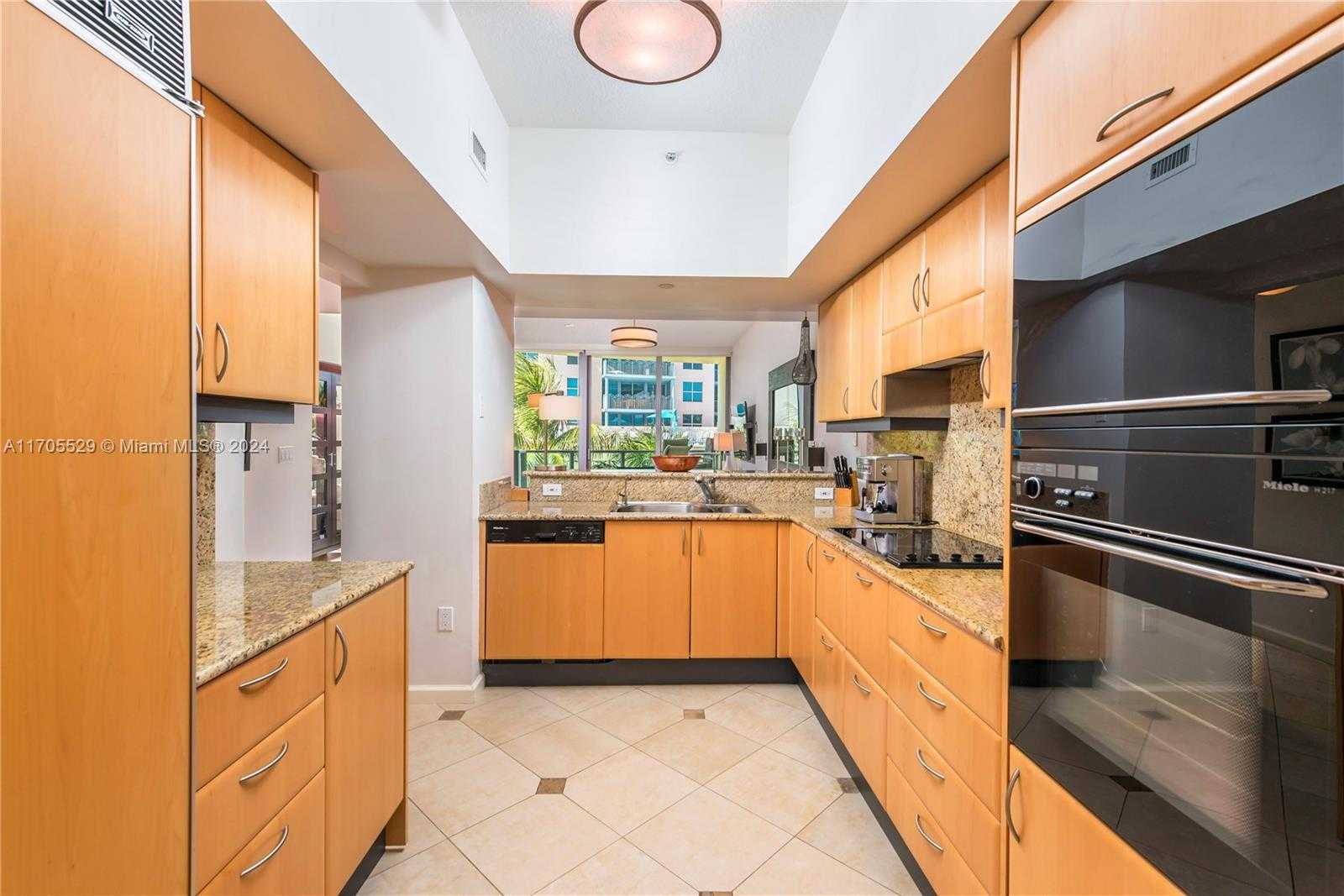 Small Image of 1455 OCEAN DR #510, Miami Beach Number 4