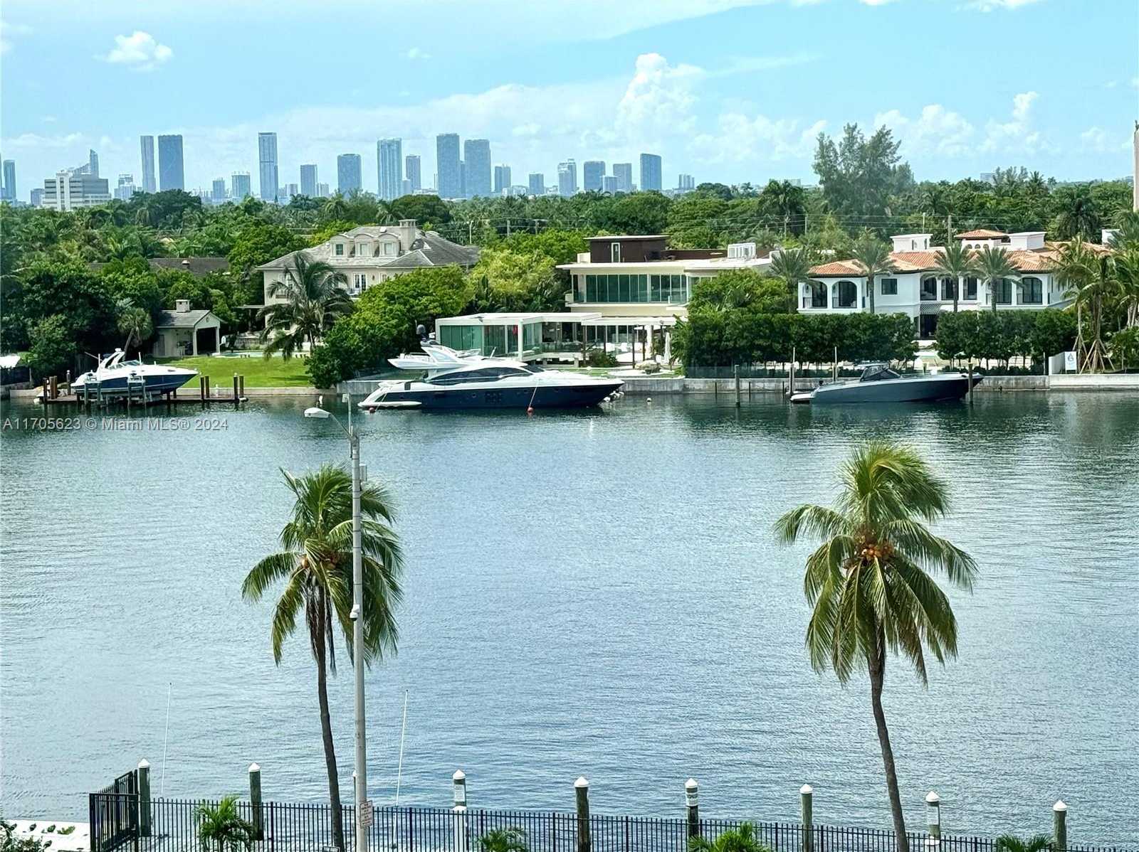 Small Image of 4747 COLLINS AVE #503, Miami Beach Number 3