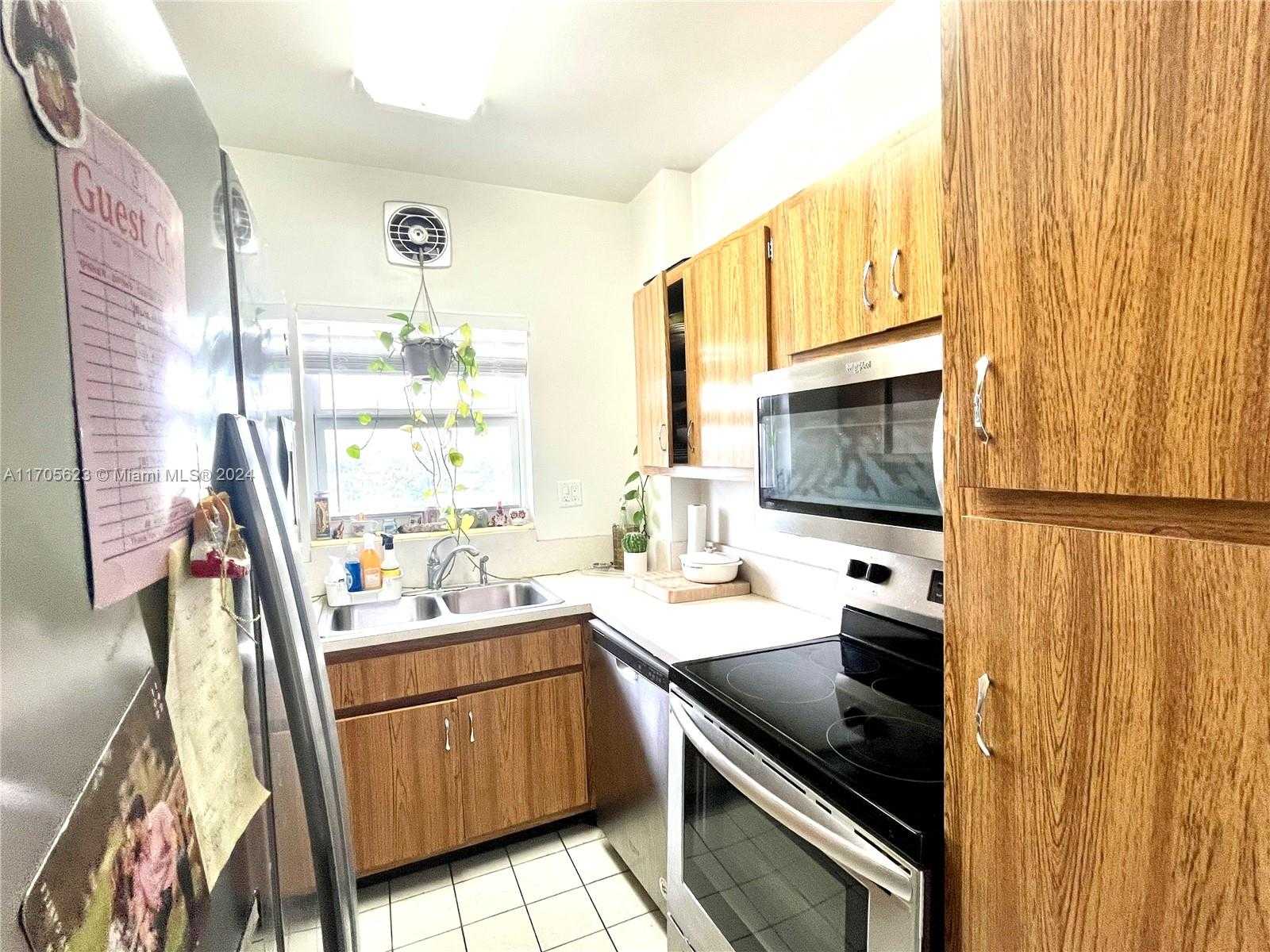 Small Image of 4747 COLLINS AVE #503, Miami Beach Number 8