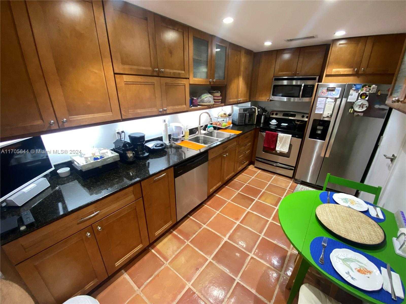 Small Image of 90 EDGEWATER DR #805, Coral Gables Number 12