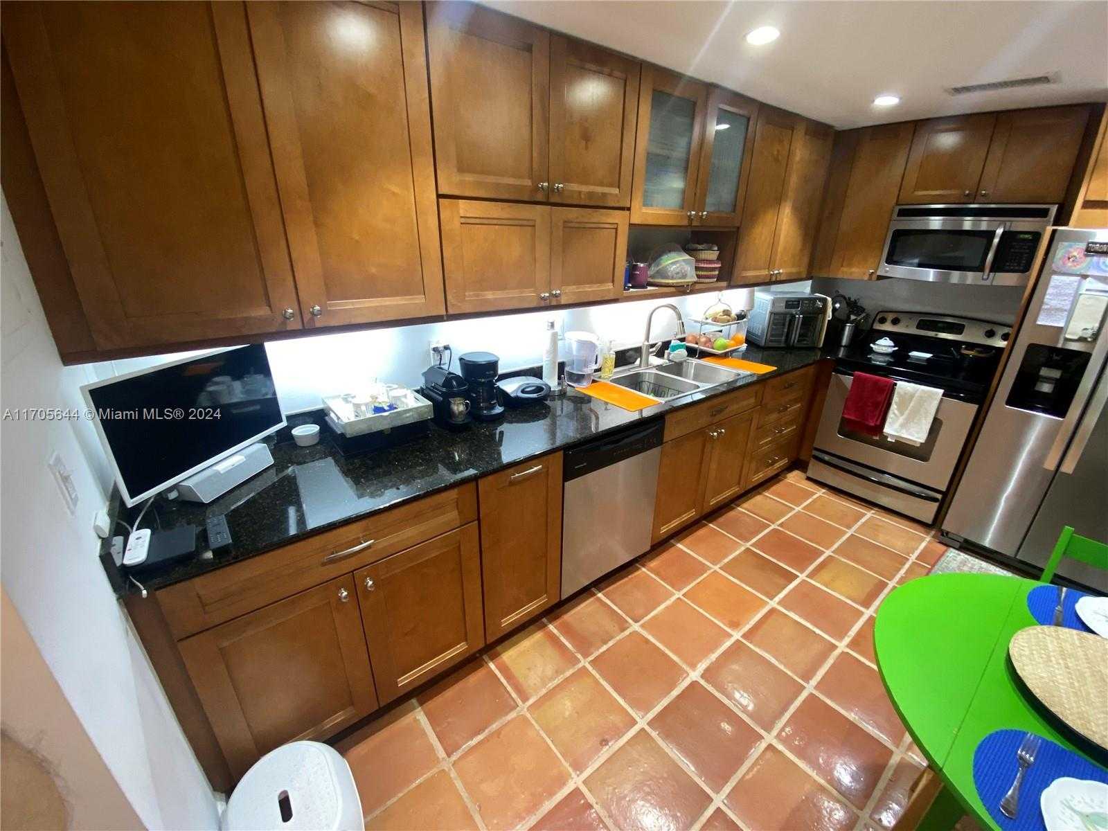 Small Image of 90 EDGEWATER DR #805, Coral Gables Number 13