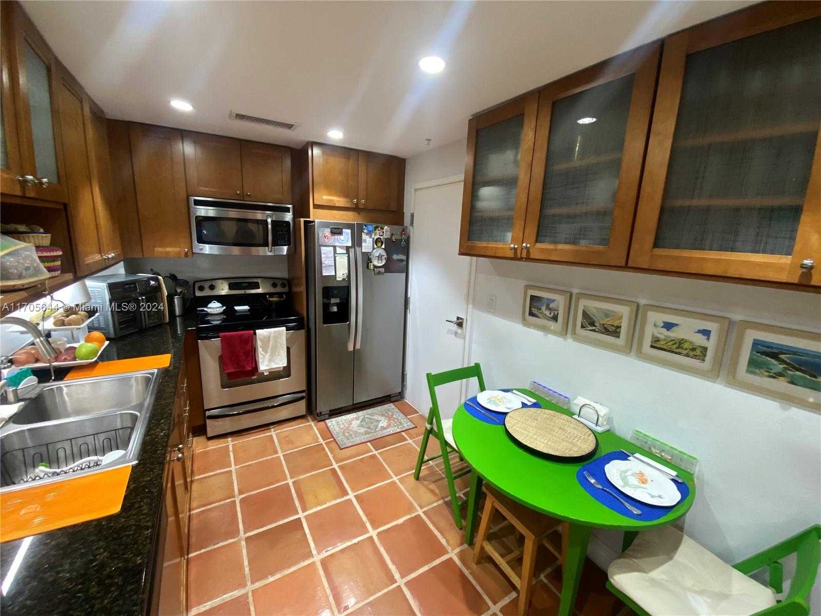 Small Image of 90 EDGEWATER DR #805, Coral Gables Number 14