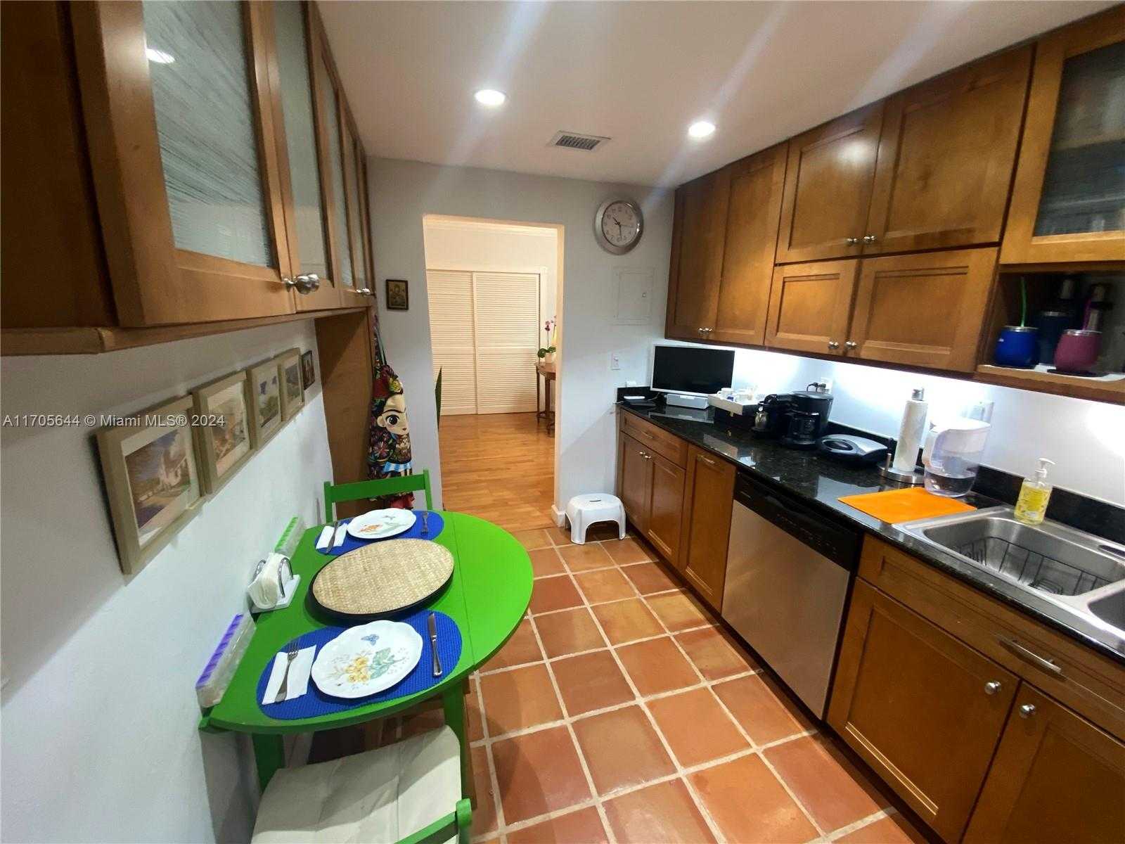 Small Image of 90 EDGEWATER DR #805, Coral Gables Number 16