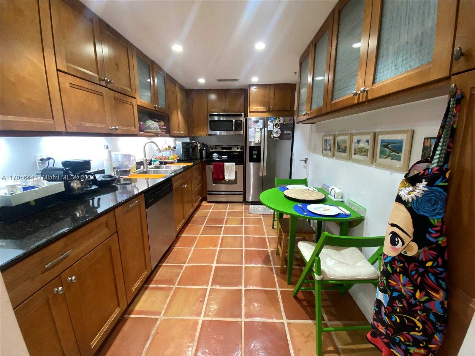 Small Image of 90 EDGEWATER DR #805, Coral Gables Number 17