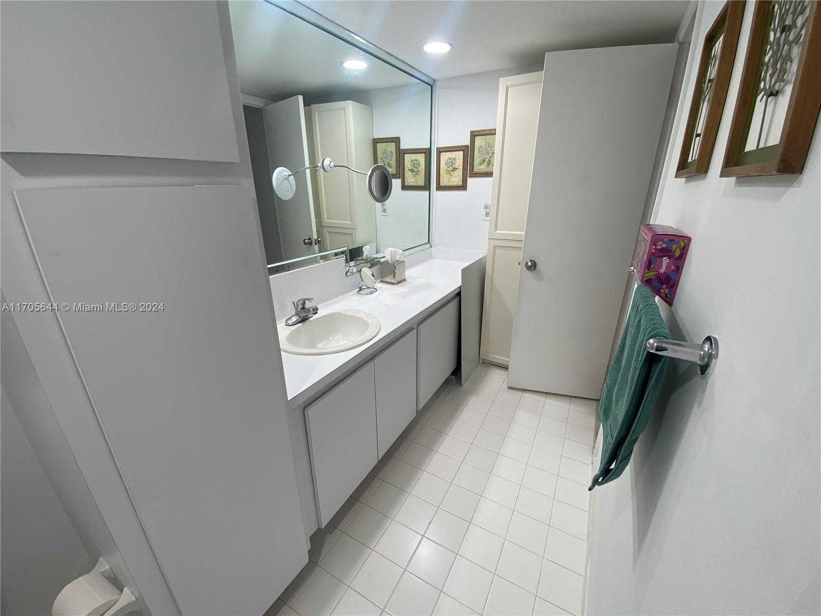 Small Image of 90 EDGEWATER DR #805, Coral Gables Number 25