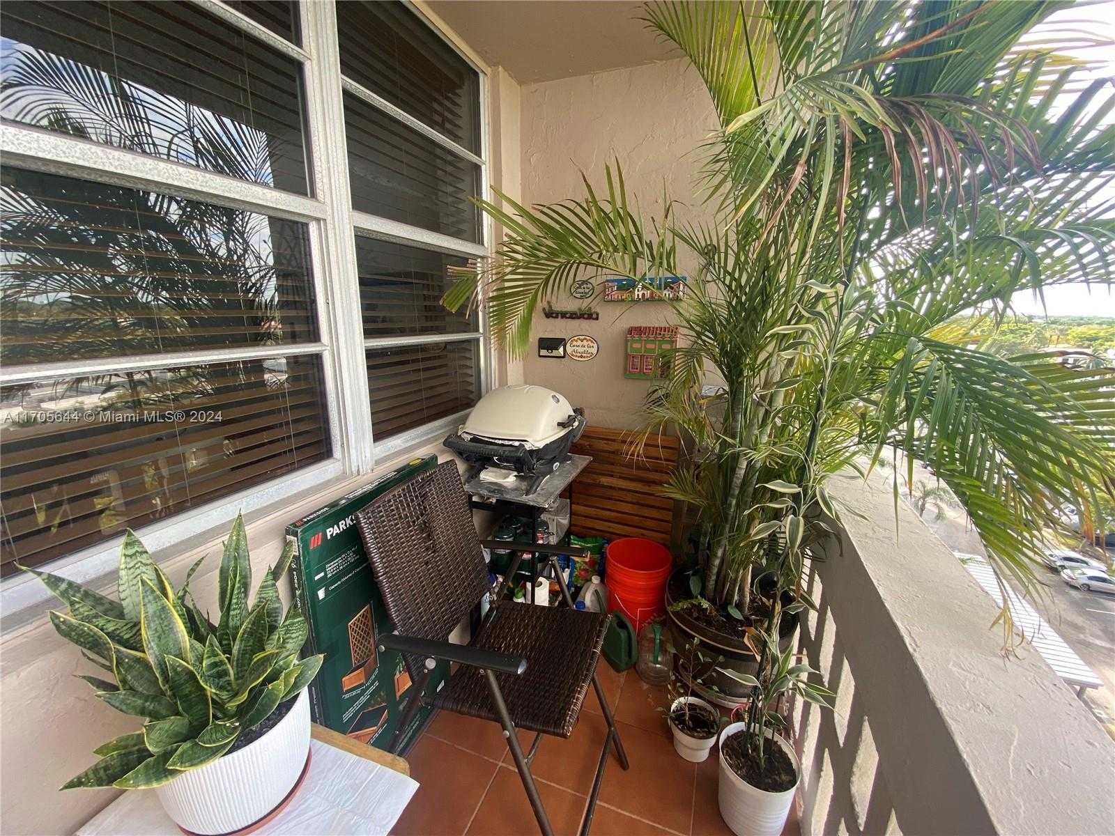 Small Image of 90 EDGEWATER DR #805, Coral Gables Number 32
