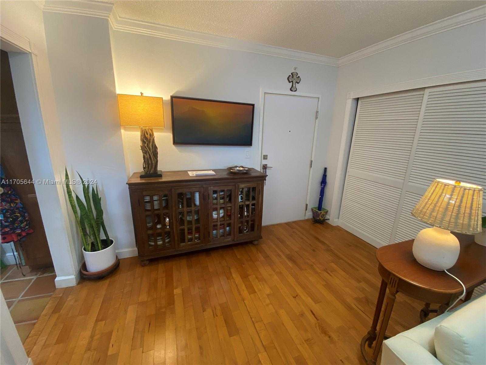 Small Image of 90 EDGEWATER DR #805, Coral Gables Number 36