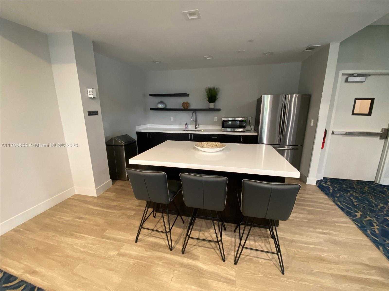 Small Image of 90 EDGEWATER DR #805, Coral Gables Number 38
