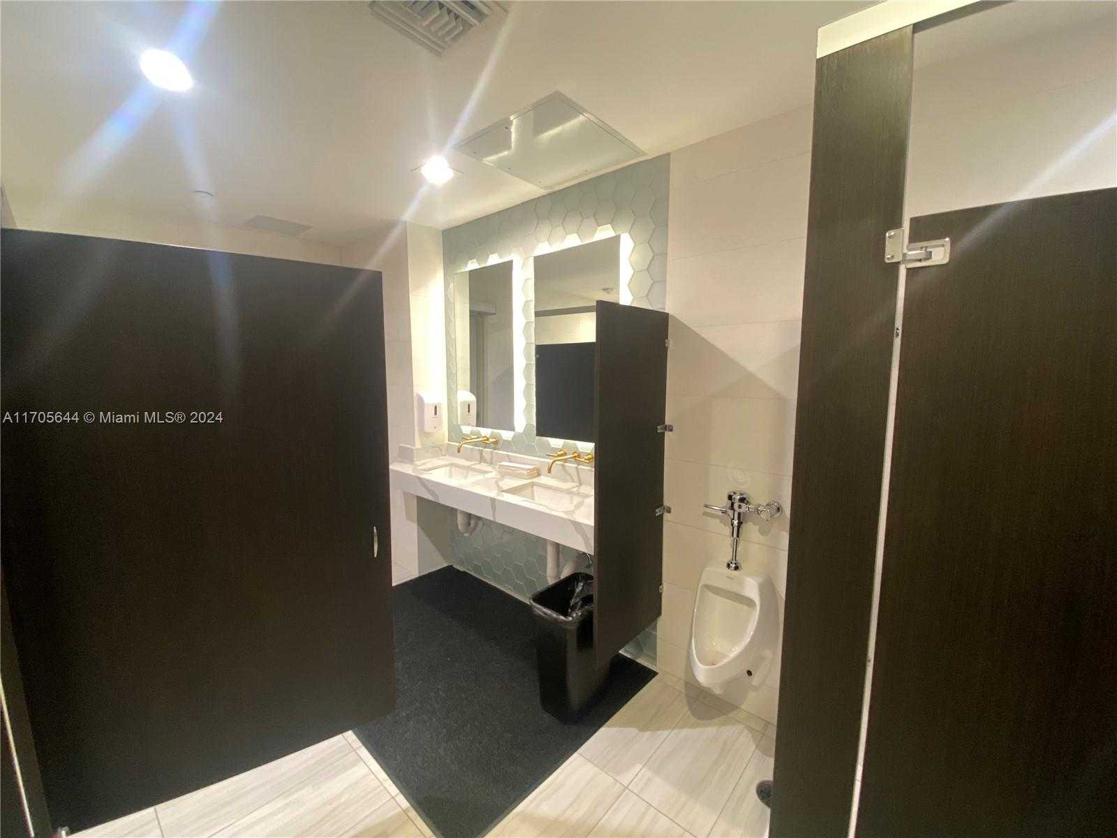 Small Image of 90 EDGEWATER DR #805, Coral Gables Number 47