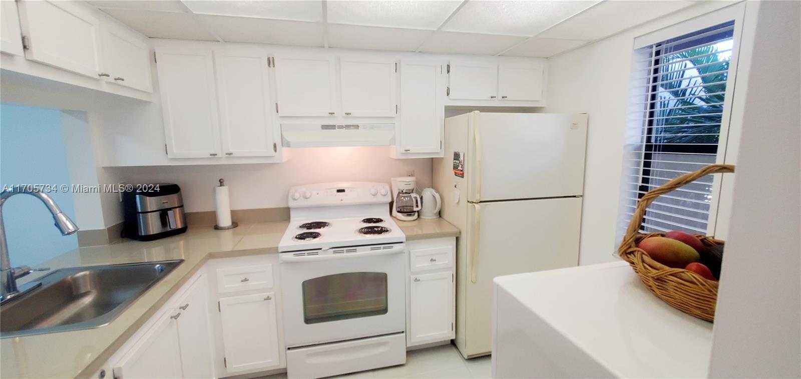 Small Image of 10304 SUNRISE LAKES BLVD #211, Sunrise Number 2